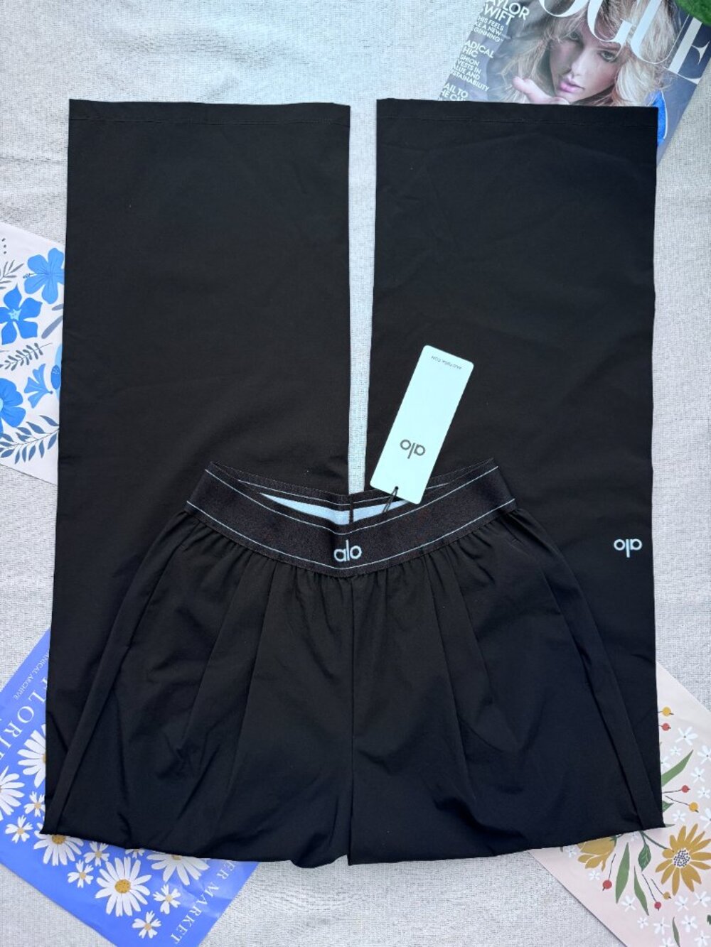 NWT 🖤 Black Alo Yoga Wide Leg Suit Up Pants 😁 High Waisted  |  (30" Inseam) - Picture 2 of 9